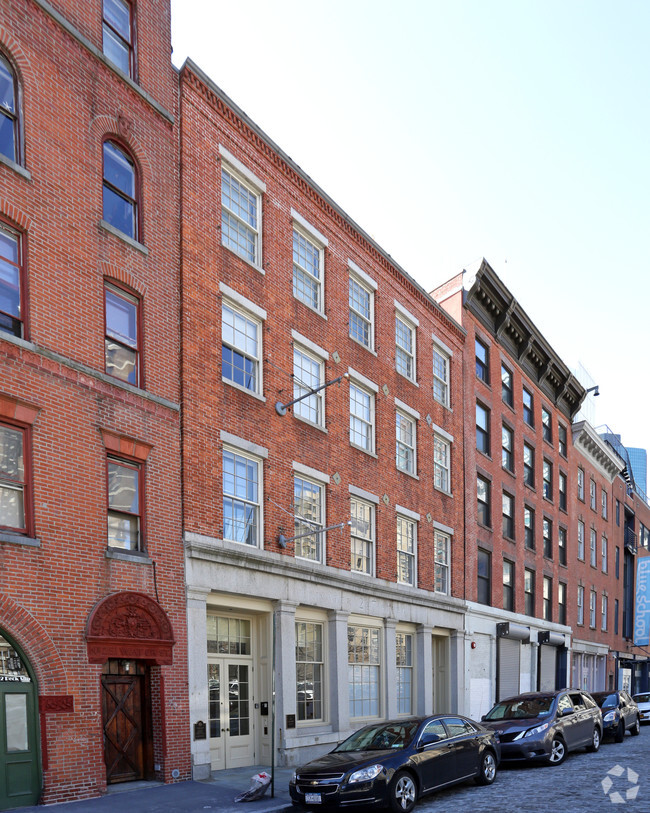 Primary Photo - 247 Water St