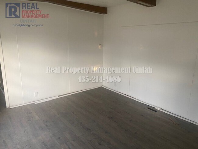 Foto del edificio - DON'T MISS OUT ON THIS Myton Trailer Home ...