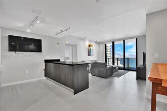 Building Photo - 1010 Brickell Ave