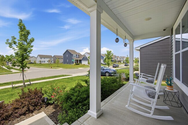 Building Photo - 3805 Mantle Dr