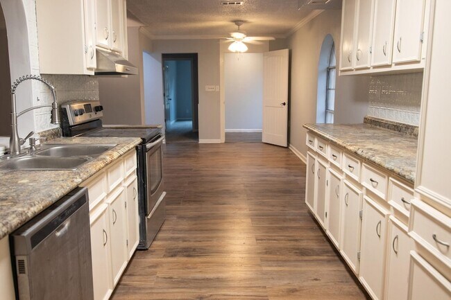 Foto del edificio - 3306 Timberlane Cir