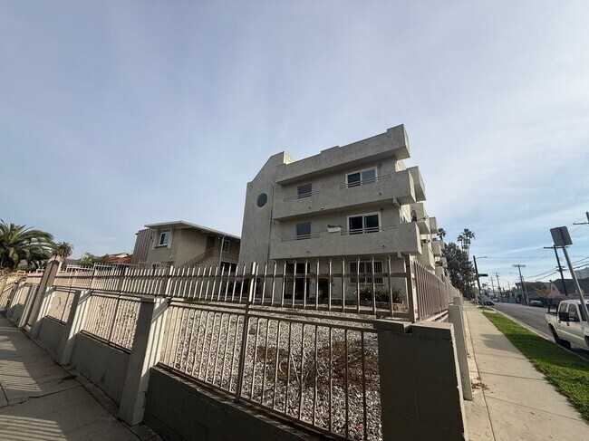 Building Photo - 400 N Hobart Blvd