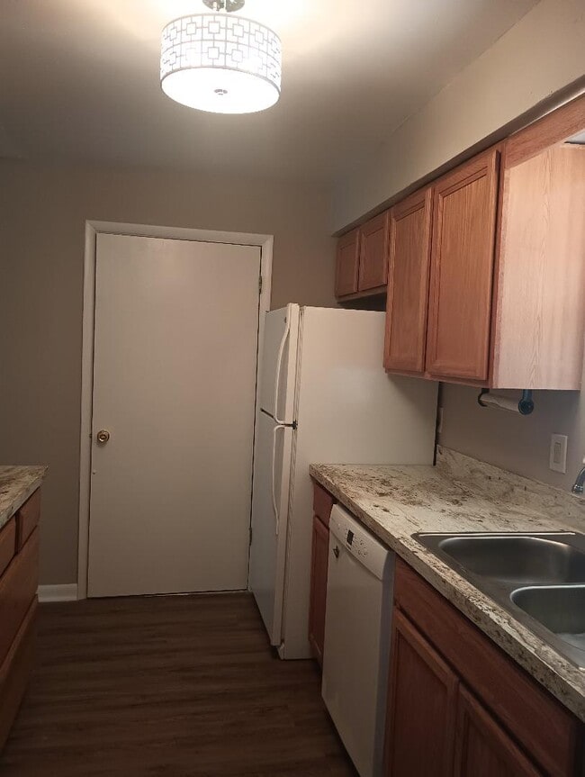 Building Photo - 337 E Evergreen Ave