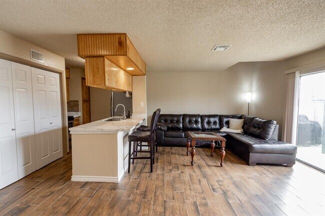 Building Photo - 250 El Dorado Blvd