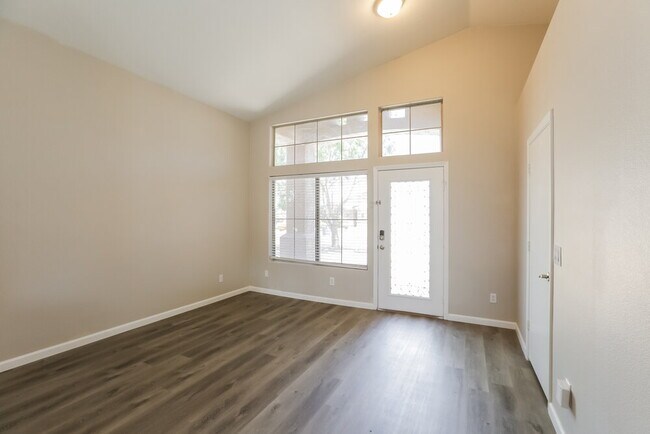 Foto del edificio - 2411 E Augusta Ave