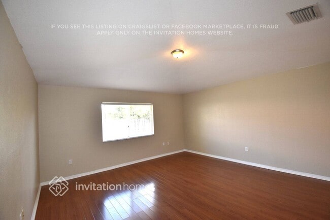 Foto del edificio - 16887 Crestview Ln