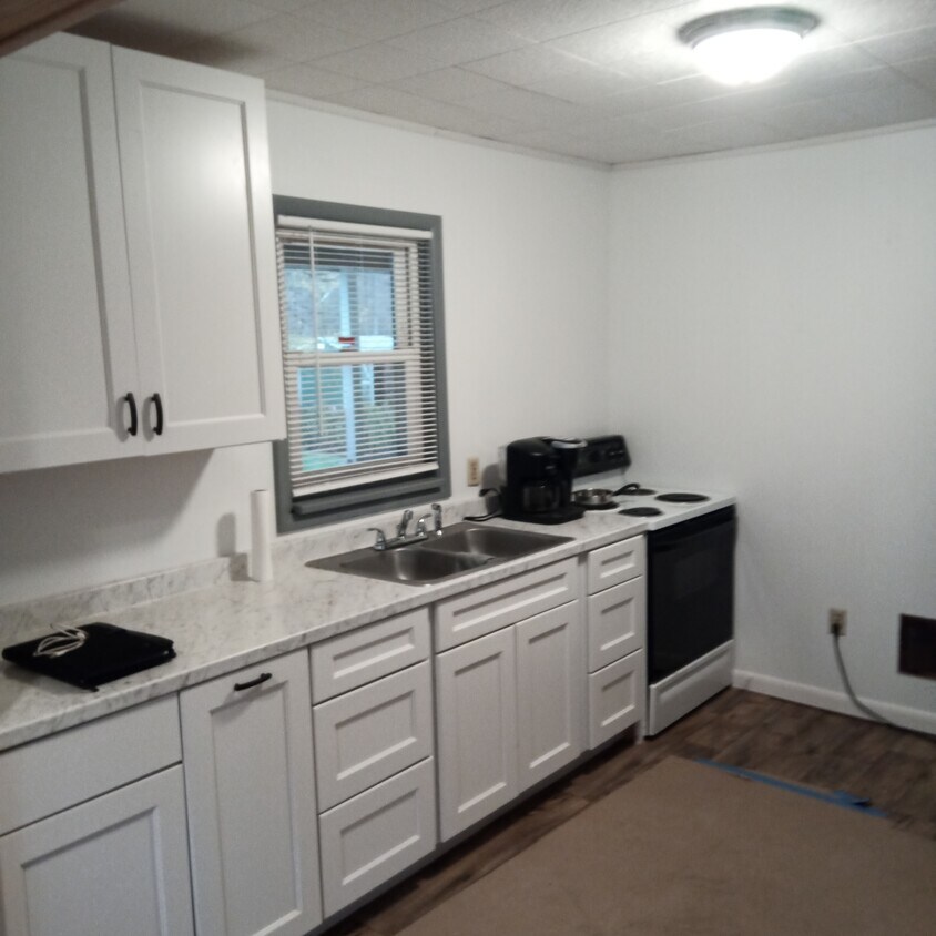 Primary Photo - 420 State St