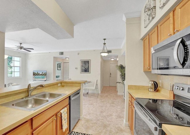 Building Photo - 9857 Baywinds Blvd