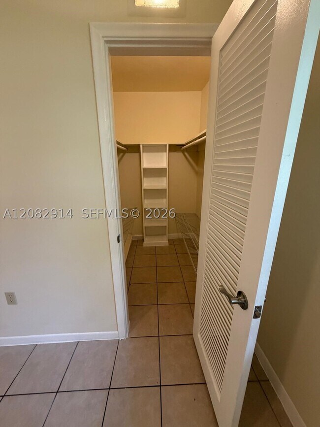Foto del edificio - 7752 SW 106th St