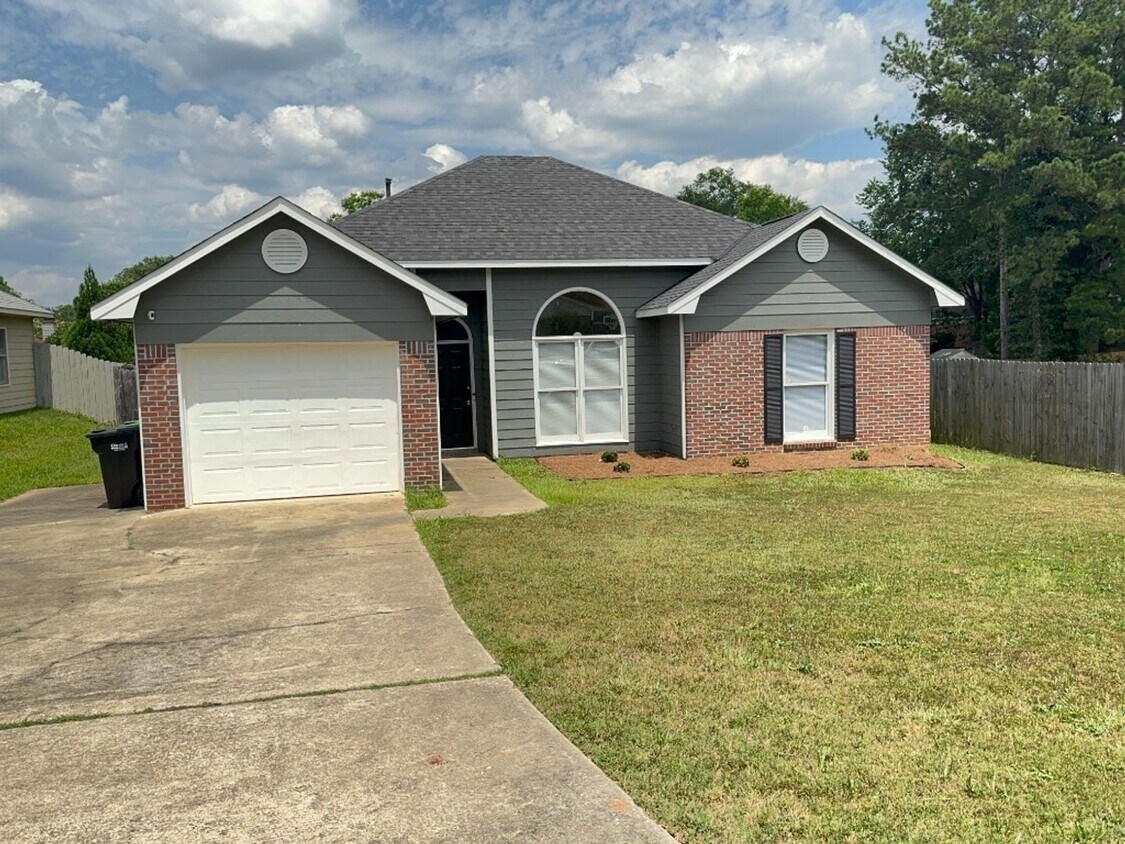 Primary Photo - 7086 Vinings Way
