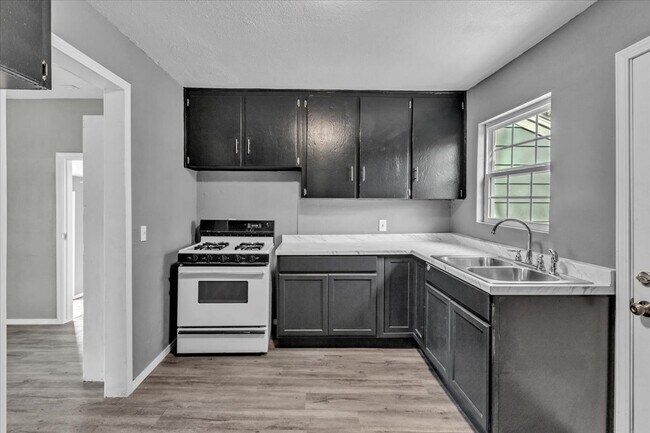 Foto del edificio - 800 Sandra Dr