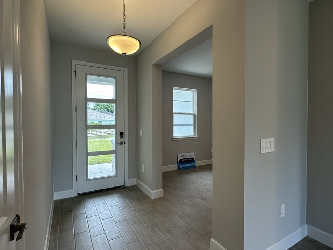 Building Photo - "Rare find - 4 bedroom, 3 bathroom plus bo...