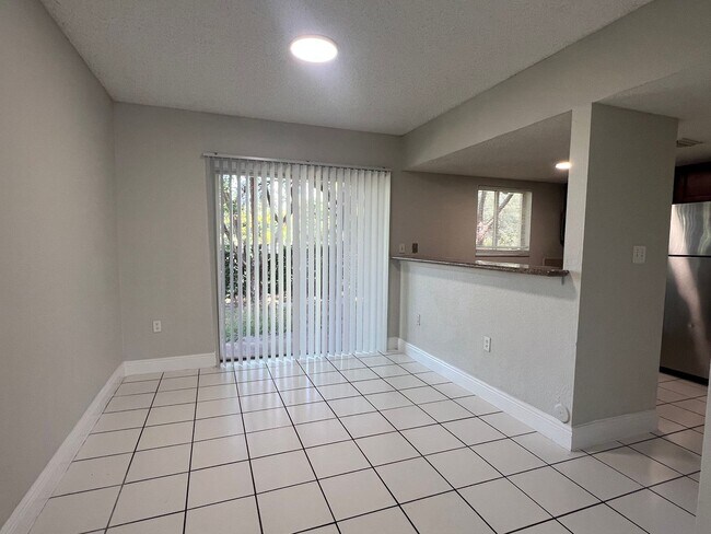 Foto del edificio - 3840 NW 115th Ave