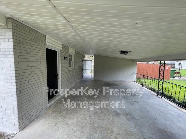 Building Photo - 3026 Avondale Rd