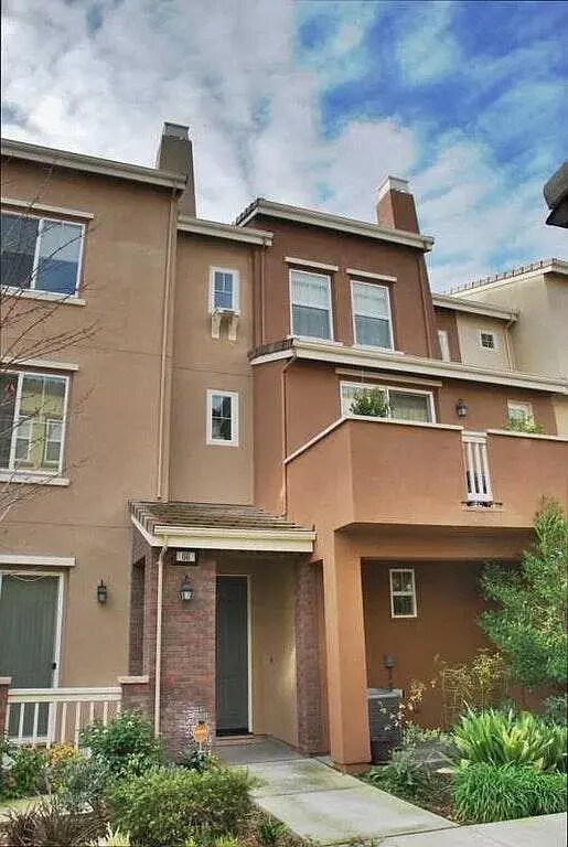 Primary Photo - 66 Muller Pl