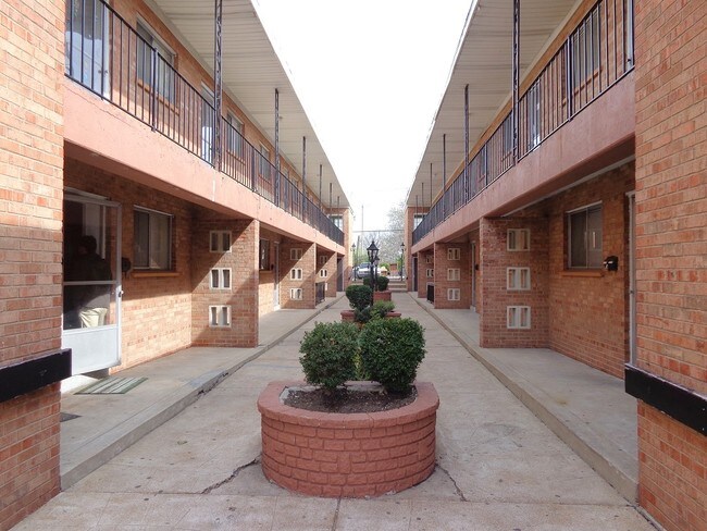 Building Photo - 4407 Chippewa St