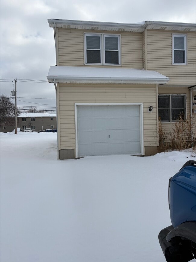 Building Photo - 128 Harding Rd