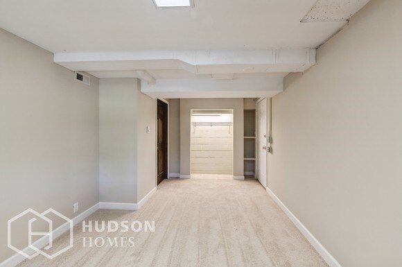 Building Photo - 541 Park Dr