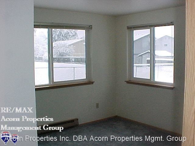 Building Photo - 441 NE Kettle St