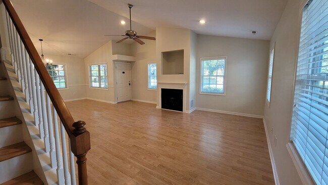 Foto del edificio - Bright and spacious 3BR/2ba in Lindley Park!