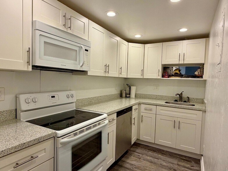 Photo - 3000 RIOMAR ST Unit 410