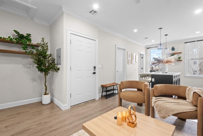 Building Photo - 3316 Summit Ave