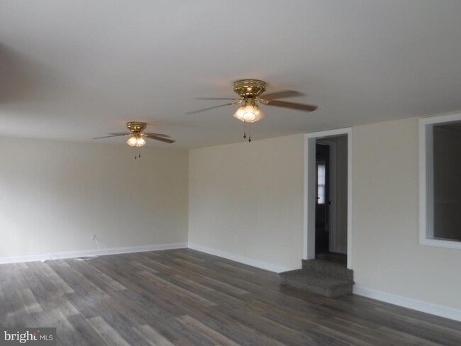 Foto del edificio - 10051 Dupont Blvd