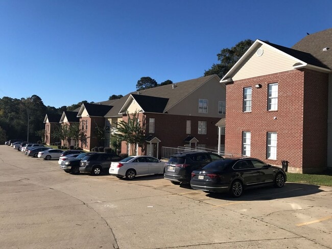 Foto del edificio - 2 bedrooms and 2 bathrooms condo with washer/dryer