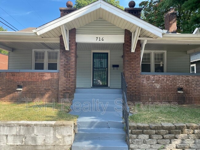 Building Photo - 716 E 46th St