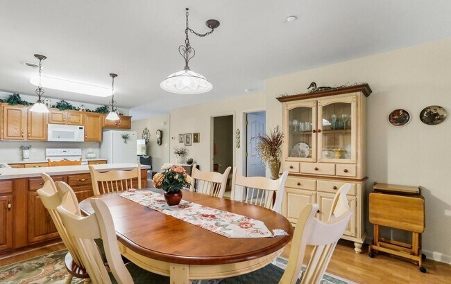 Building Photo - 372 Winding Oak Dr