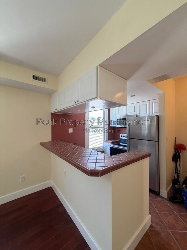 Foto del edificio - 3120 Parkwood Ave