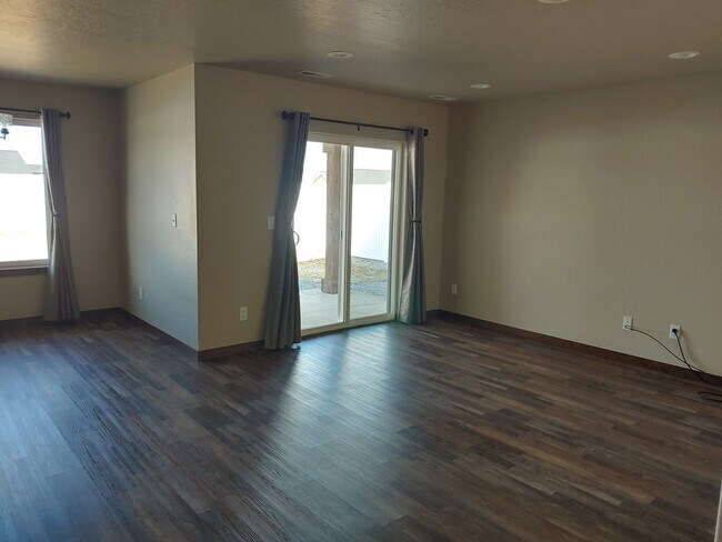 Foto del edificio - Beautiful New Home in Post Falls-Dog Friendly