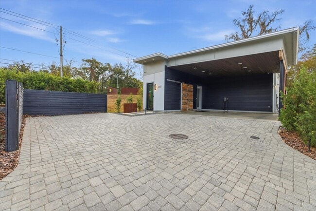 Foto del edificio - 2351 Lake Hall Rd