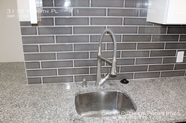 Foto del edificio - 3115 N 69th Pl