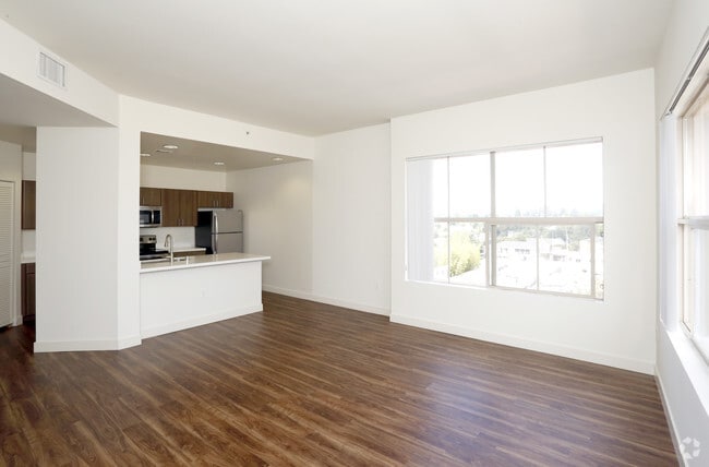 Interior Photo - 1010 Pacific