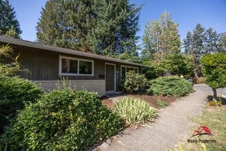 Building Photo - 8205 SE 23rd Ave