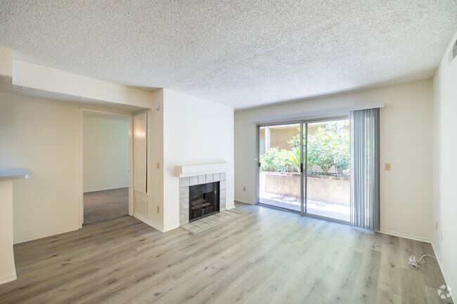 2BR, 2BA - 960SF - Living Room - 22501 Del Valle