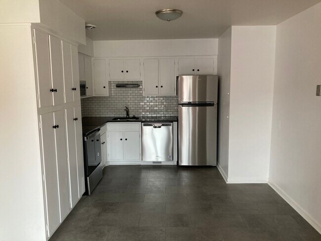 Cocina - 335 N Eton St