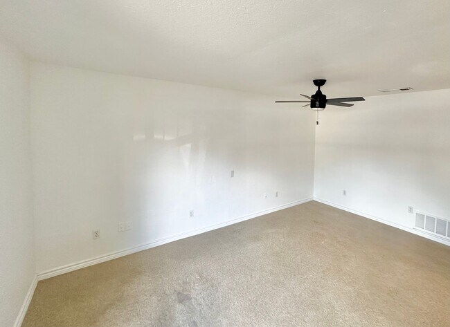 Foto del edificio - Updated Duplex in Charming Belton Texas!