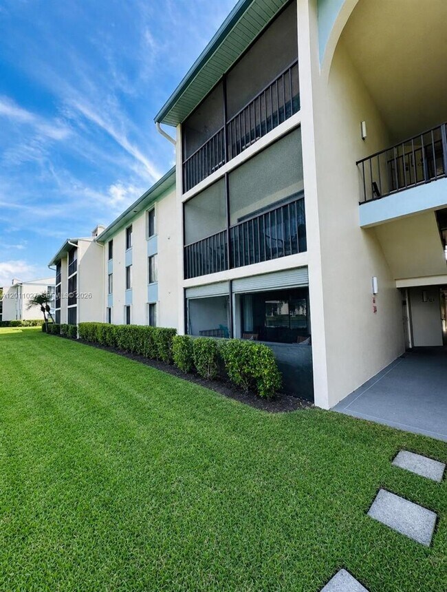 Building Photo - 1110 Green Pine Blvd
