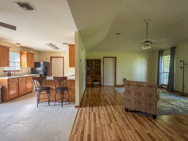 Building Photo - 3562 Grand Point Hwy