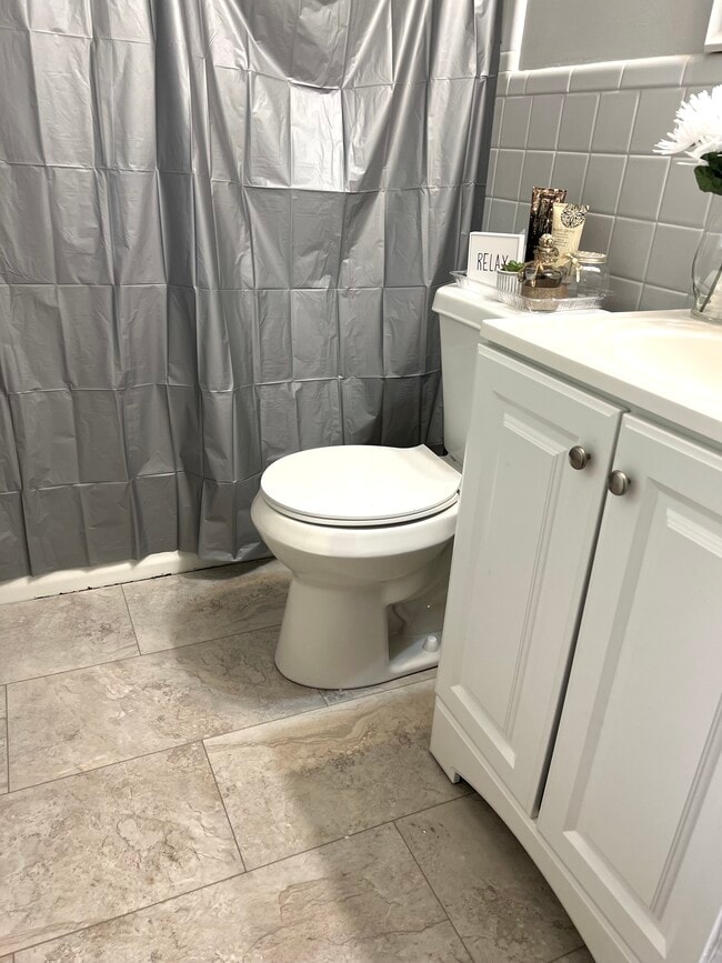 Foto del edificio - 4129 Meadowbrook Dr