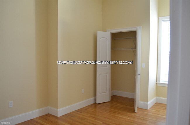 Foto del edificio - 2 br, 1 bath  - 393 W Broadway