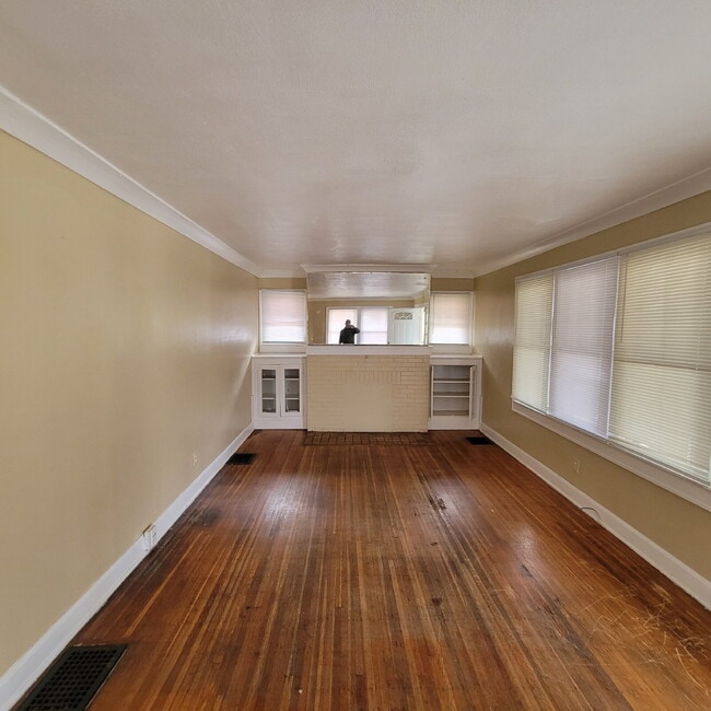 Building Photo - Near NW-Riverside 2BR/1BA House for LEASE!