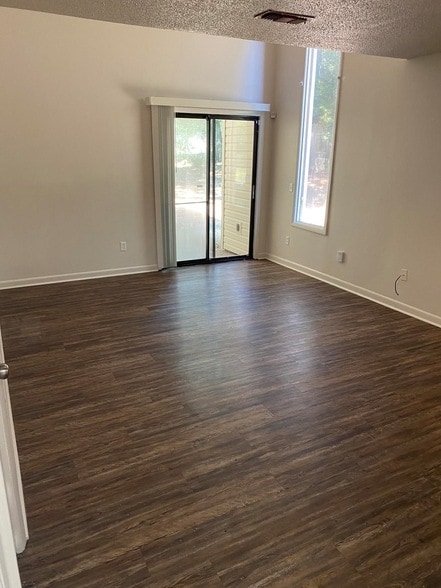 Building Photo - 1844 Larette Dr