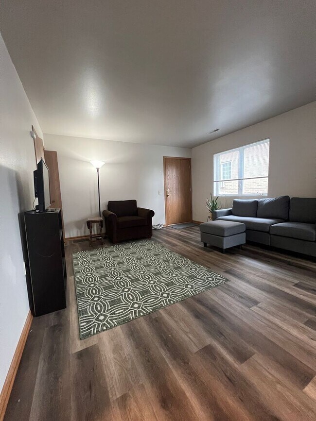 Foto del edificio - 3320 Milwaukee St