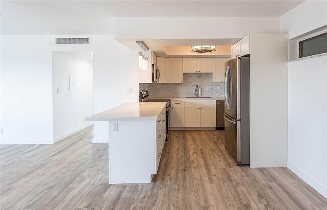 Foto del edificio - 651 Pine Dr