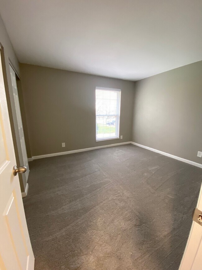 Building Photo - Arlington Apartments