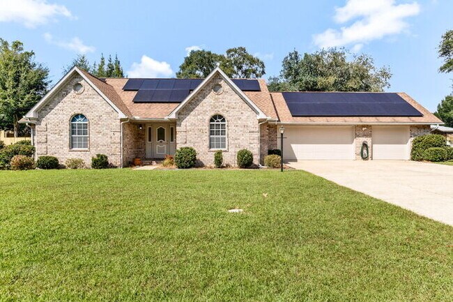 Foto del edificio - AVAILABLE NOW – $3,000/MONTH – ALL UTILITIES + LAWN SERVICE + POOL SERVICE INCLUDED!