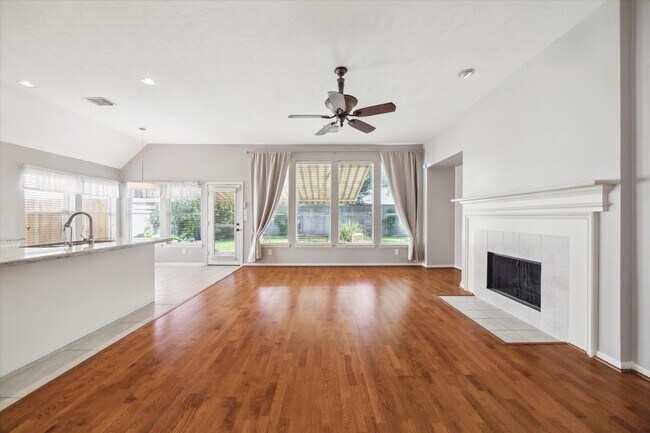 Foto del edificio - 9527 Shadow Gate Ln